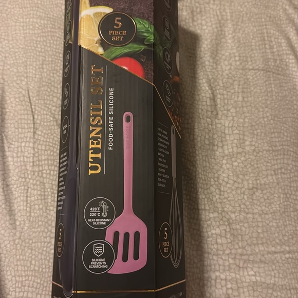 New Thyme & Table Silicone Utensils 5 Piece Set Tongs Brush Spatula Turner Spoon - Picture 4 of 4